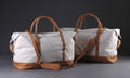 Mads Bruun Collection. To weekendtasker af lys canvas med cognacfarvet læder 2