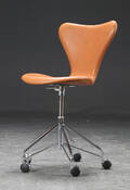Arne Jacobsen. Kontorstol, model 3117, cognacfarvet læder 