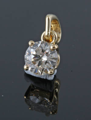 Pendant in 18k set with brilliant cut diamond 0.45 ct