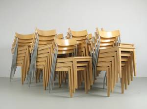 Großes Set Schichtholz Stapelstühle 50