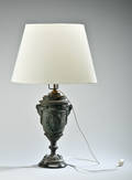 Bordlampe af patineret malm