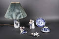 Kgl.P og BG. Tre figurer, bordlampe, julekop med underkop og tallerken. 7 