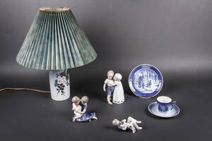 Kgl.P og BG. Tre figurer, bordlampe, julekop med underkop og tallerken. 7