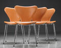 Arne Jacobsen. Fire syverstole model 3107, cognacfarvet læder 4 
