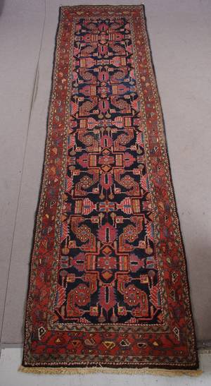 Hamadan, matta, ca 412x110 cm.