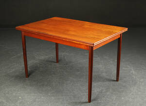 Dansk snedkermester. Spisebord af teaktræ med hollandsk udtræk