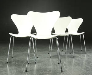 Arne Jacobsen. Fire Syveren stole, Model 3107 4 