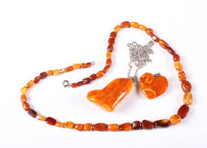 Samling smykker, rav 3