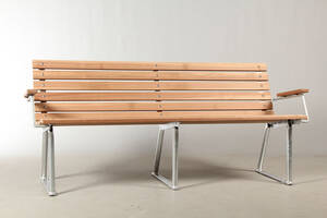 Havebænk, Listebænk med stel af varmtgalvaniseret stål, lister af FSC certificeret mahogni 