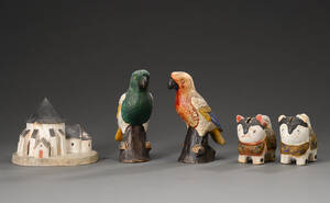 En samling keramik. Sparebøsser og lågkrukke 5 Denne vare er sat til omsalg under nyt varenummer 4296754