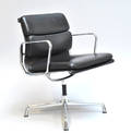 Charles Eames. Soft Pad armstol, Model EA-207, sort læder