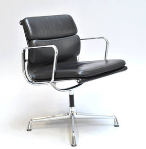Charles Eames. Soft Pad armstol, Model EA-207, sort læder