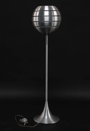 Manhattan standerlampe i børstet aluminium.