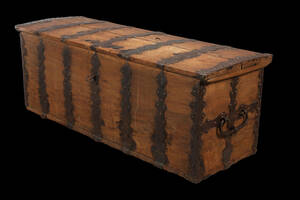 Kiste af massivt egetræ, 1700 tallet