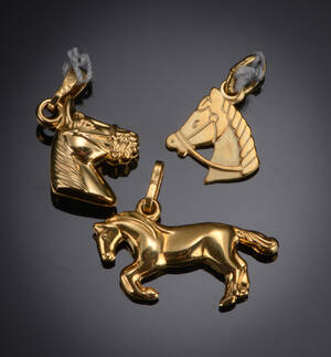 Tre vedhæng med hestemotiv, 8 kt 3