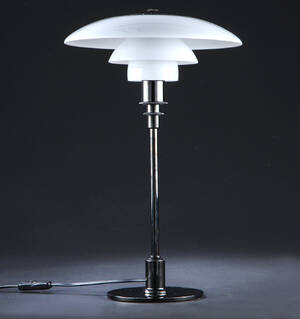 Poul Henningsen. Bordlampe PH 32, sortmetaliseret. 