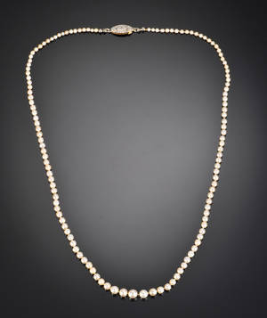 Vintage perlehalssmykke med diamantlås.