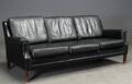 Dansk møbelproducent. Tre-pers.sofa. Sort bøffellæder