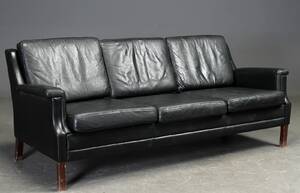 Dansk møbelproducent. Tre-pers.sofa. Sort bøffellæder