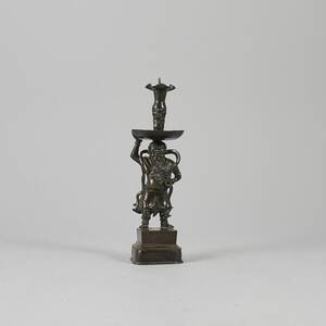 Ljusstake, Asien figural