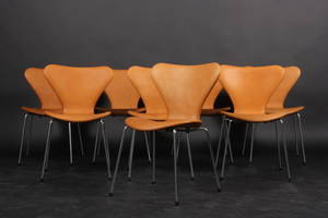Arne Jacobsen. Sæt på otte stole model 3107. 8