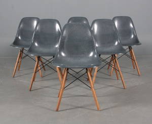 Charles Eames Sæt på seks DSW skalstole i grå glasfiber 6