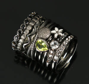 Christina Watches. 9 collect ringe i sort sølv 9