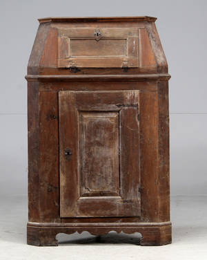 Hjørneskab af moseeg, 1800-tallet