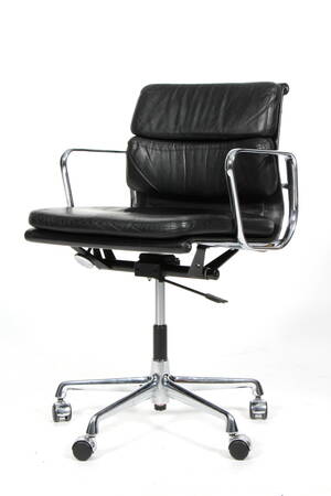 Charles Eames. Soft Pad kontorstol, Model EA-217 Denne vare er sat til omsalg under nyt varenummer 4522448