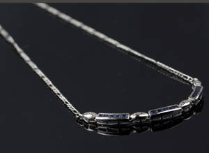 Italiensk safir og diamant collier.