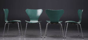 Arne Jacobsen. Sæt på fire stole, model 3107 4