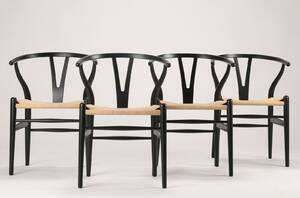 Hans J. Wegner. Fire Y- stole, sortlakeret bøg, model CH-24 4 
