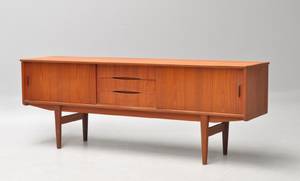 Dansk møbelproducent. Lav skænk i teak