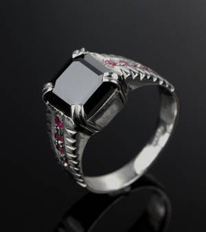 Diamant og rubin ring.