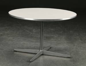 Arne Jacobsen. Sofabord, model A222