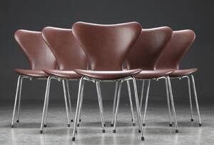 Arne Jacobsen. Seks stole model 3107, chokoladebrun læder 6