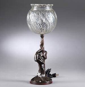 Art nouveau bordlampe af patineret bronze, ca. 1920erne Denne vare er sat til omsalg under nyt varenummer 4456864