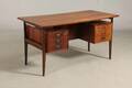 Dansk møbelproducent. Fritstående skrivebord af palisander.