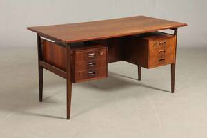 Dansk møbelproducent. Fritstående skrivebord af palisander.