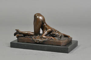 Erotisk broncefigur i form af kvinde