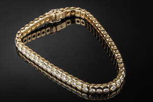 Brillantarmbånd af guld 18 kt., i alt ca. 4.16 ct.