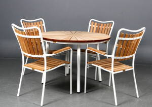 Daneline havebord samt fire armstole. Teak. 5 Denne vare er sat til omsalg under nyt varenummer 5041023