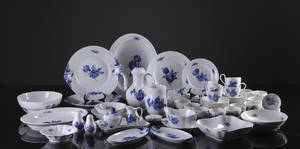 Blå Blomst Flettet service af porcelæn, Kgl.P., variable sort. 77